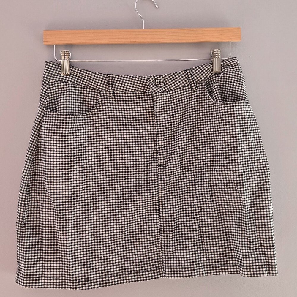 Black and white mini skirt